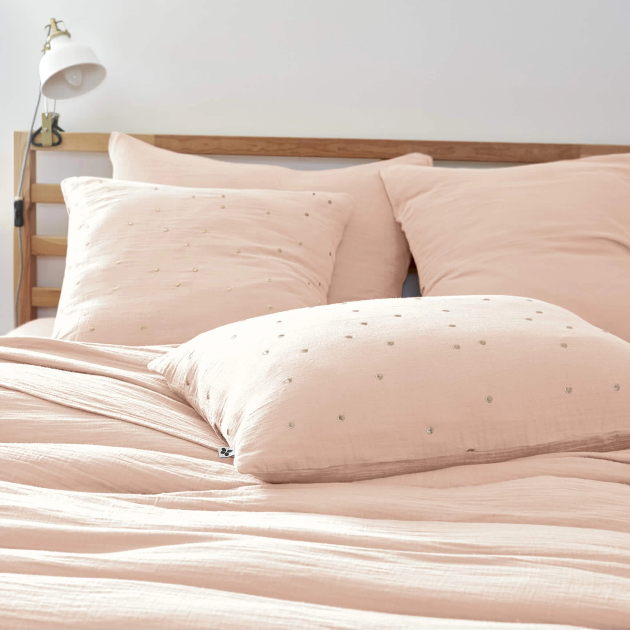 Taie D'oreiller à Pois Brodés Double Gaze De Coton Rose – Image 3