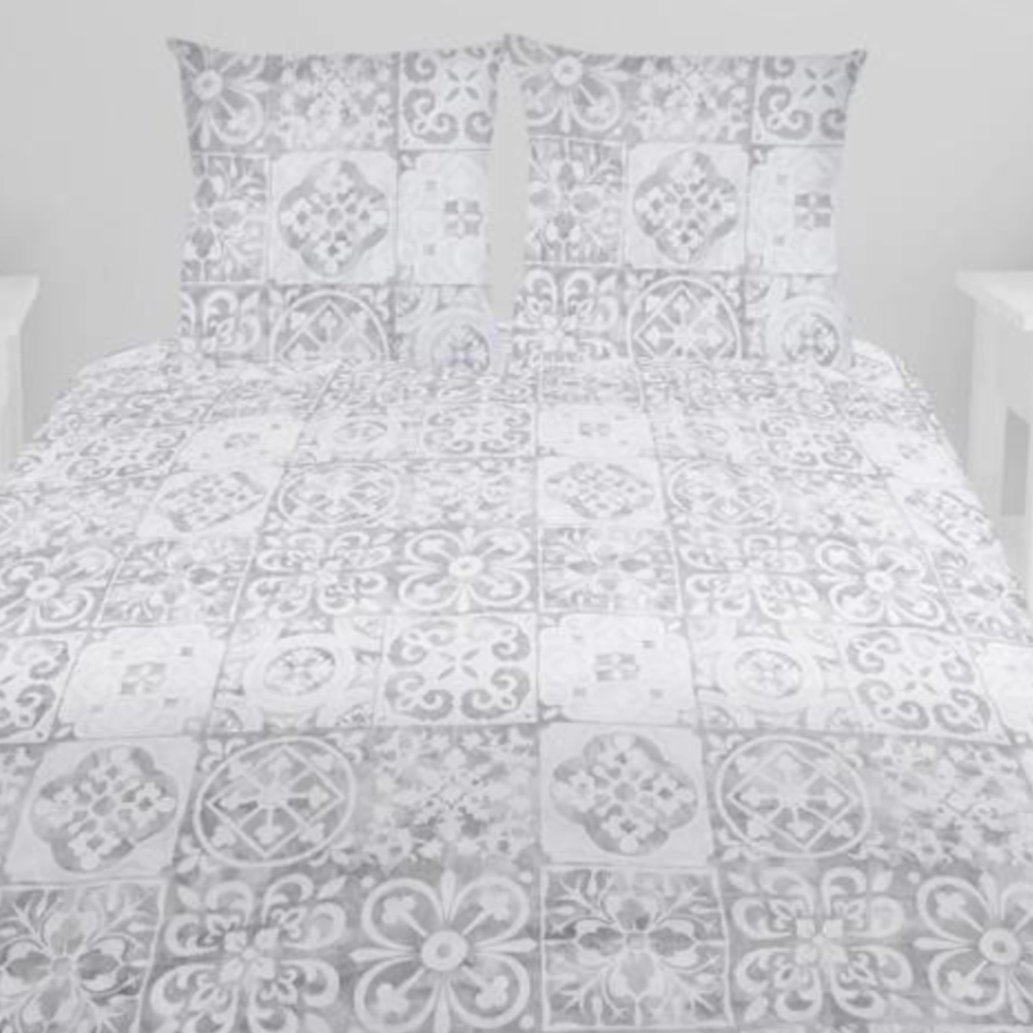 Couvre-lit Chloé 240x220 Cm + 2 Taies D'oreillers – Image 2